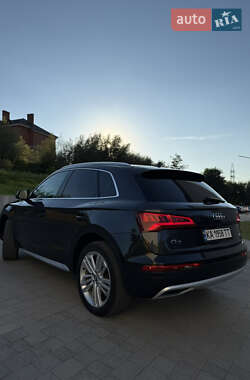 Внедорожник / Кроссовер Audi Q5 2018 в 