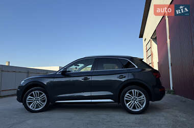 Внедорожник / Кроссовер Audi Q5 2018 в 
