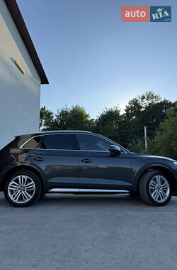 Внедорожник / Кроссовер Audi Q5 2018 в 