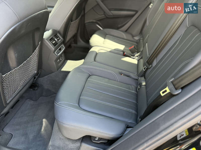 Внедорожник / Кроссовер Audi Q5 2021 в Киеве