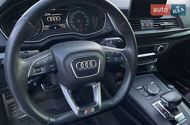 Внедорожник / Кроссовер Audi Q5 2017 в 