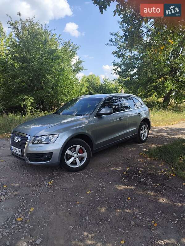 Внедорожник / Кроссовер Audi Q5 2011 в 