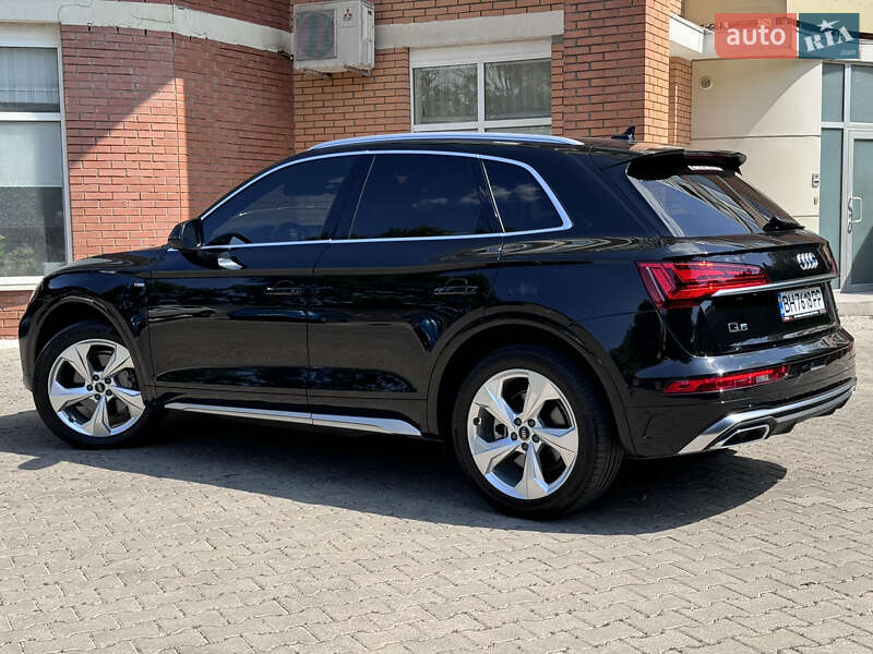 Внедорожник / Кроссовер Audi Q5 2021 в Киеве