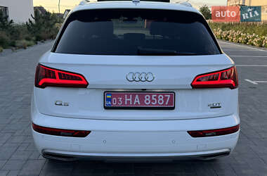 Внедорожник / Кроссовер Audi Q5 2017 в 