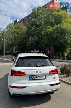 Внедорожник / Кроссовер Audi Q5 2018 в 