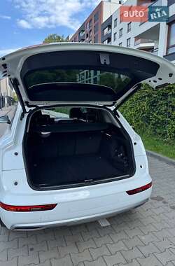 Внедорожник / Кроссовер Audi Q5 2018 в 