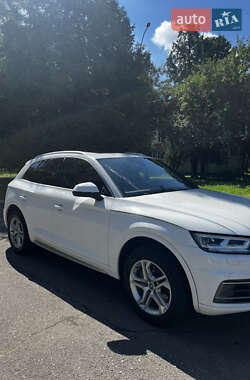 Внедорожник / Кроссовер Audi Q5 2018 в 