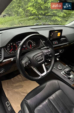 Внедорожник / Кроссовер Audi Q5 2017 в 