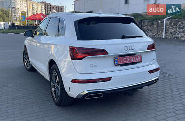 Внедорожник / Кроссовер Audi Q5 2021 в 