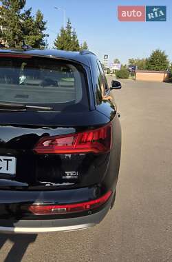 Внедорожник / Кроссовер Audi Q5 2017 в 