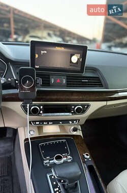 Внедорожник / Кроссовер Audi Q5 2017 в 