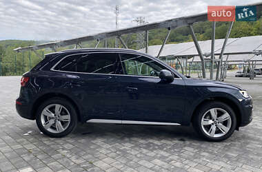 Внедорожник / Кроссовер Audi Q5 2017 в 
