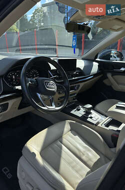 Внедорожник / Кроссовер Audi Q5 2018 в 
