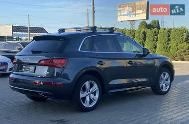 Внедорожник / Кроссовер Audi Q5 2018 в 