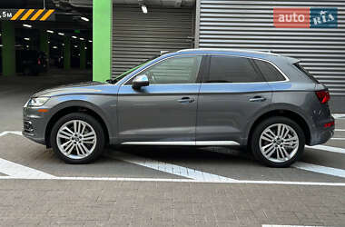 Внедорожник / Кроссовер Audi Q5 2017 в 