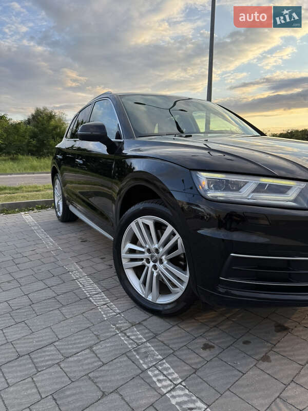 Внедорожник / Кроссовер Audi Q5 2016 в 