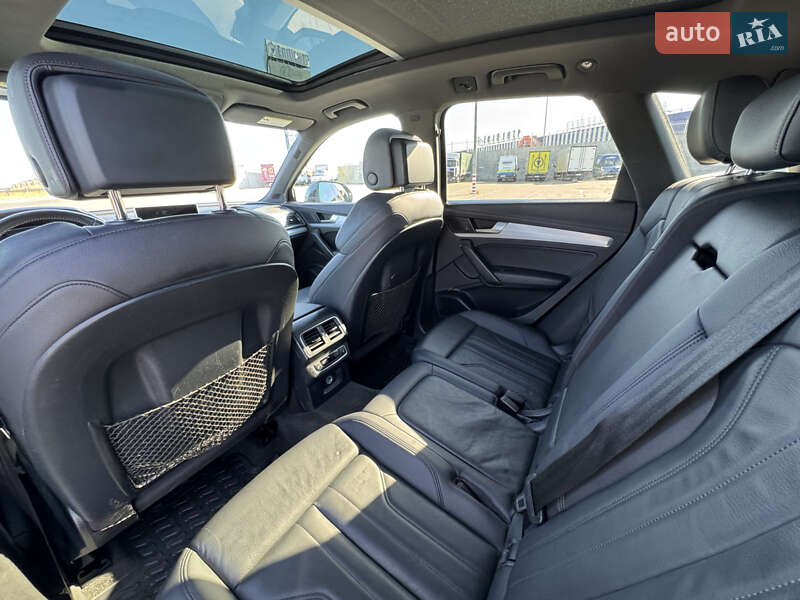 Внедорожник / Кроссовер Audi Q5 2017 в Одессе