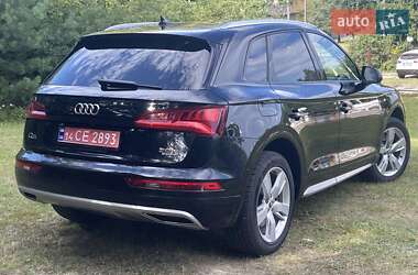 Внедорожник / Кроссовер Audi Q5 2017 в 