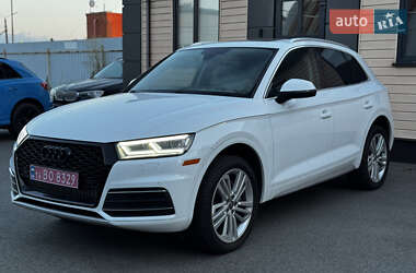 Внедорожник / Кроссовер Audi Q5 2018 в 