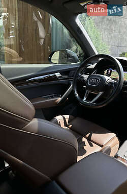 Внедорожник / Кроссовер Audi Q5 2018 в 