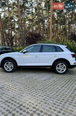 Внедорожник / Кроссовер Audi Q5 2021 в 