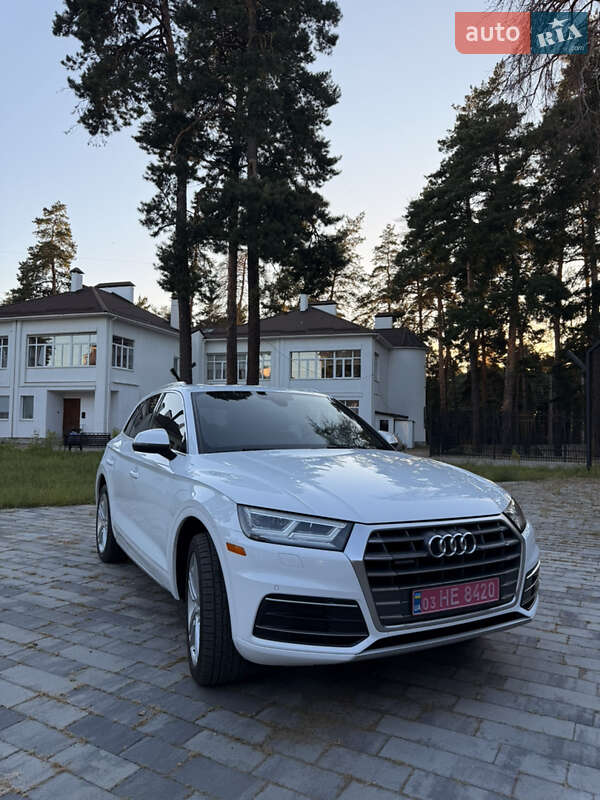 Внедорожник / Кроссовер Audi Q5 2018 в 