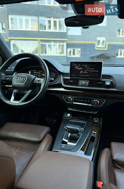 Внедорожник / Кроссовер Audi Q5 2018 в 