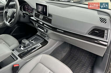 Внедорожник / Кроссовер Audi Q5 2018 в 