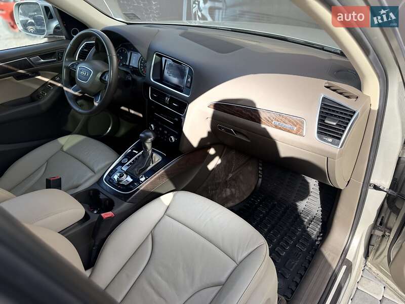 Позашляховик / Кросовер Audi Q5 2015 в Львові