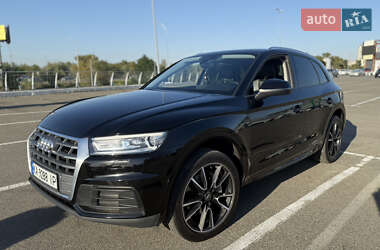 Внедорожник / Кроссовер Audi Q5 2017 в 