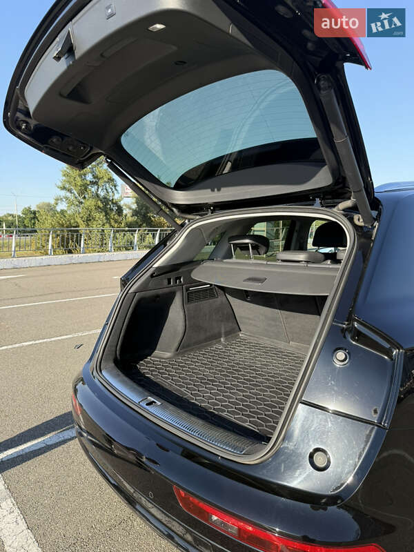 Позашляховик / Кросовер Audi Q5 2017 в Києві