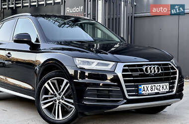 Внедорожник / Кроссовер Audi Q5 2017 в 
