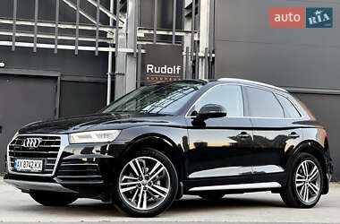 Внедорожник / Кроссовер Audi Q5 2017 в 