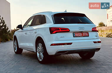 Внедорожник / Кроссовер Audi Q5 2018 в 