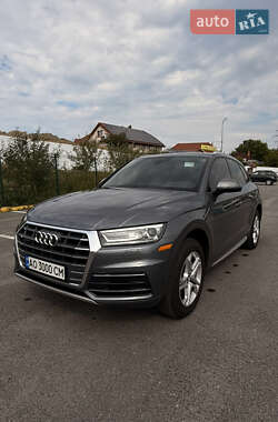 Внедорожник / Кроссовер Audi Q5 2017 в Ужгороде