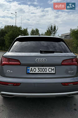Внедорожник / Кроссовер Audi Q5 2017 в 