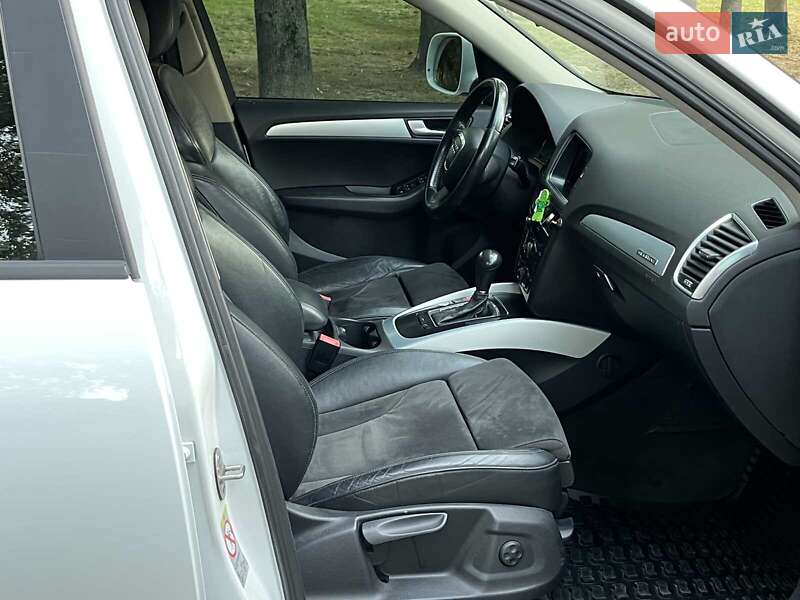 Внедорожник / Кроссовер Audi Q5 2011 в Киеве