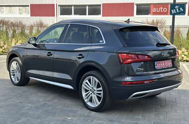Внедорожник / Кроссовер Audi Q5 2017 в 