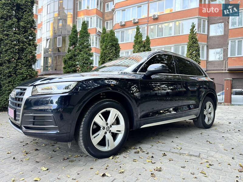 Внедорожник / Кроссовер Audi Q5 2018 в 