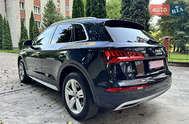 Внедорожник / Кроссовер Audi Q5 2018 в 
