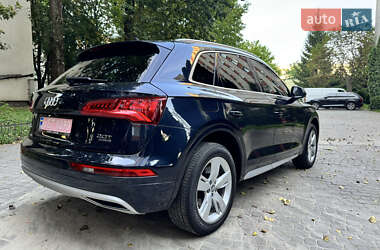 Внедорожник / Кроссовер Audi Q5 2018 в 