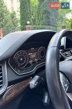 Внедорожник / Кроссовер Audi Q5 2018 в 