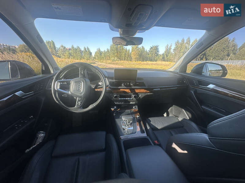 Внедорожник / Кроссовер Audi Q5 2018 в Вишневом