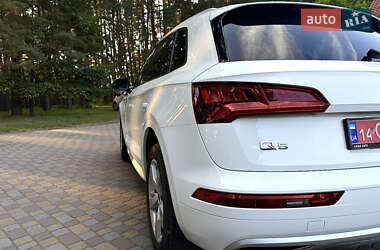 Внедорожник / Кроссовер Audi Q5 2017 в 