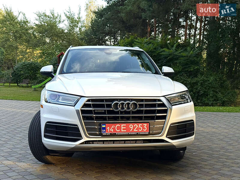 Внедорожник / Кроссовер Audi Q5 2017 в Новояворовске