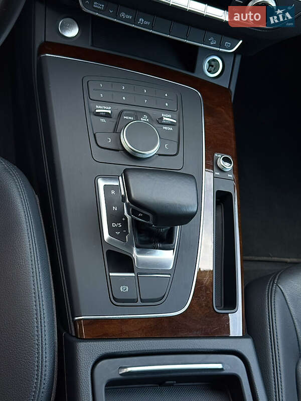 Внедорожник / Кроссовер Audi Q5 2017 в Новояворовске