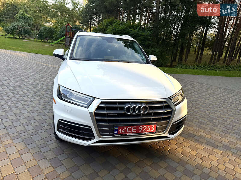 Внедорожник / Кроссовер Audi Q5 2017 в Новояворовске