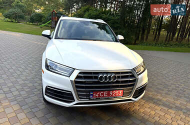 Внедорожник / Кроссовер Audi Q5 2017 в 