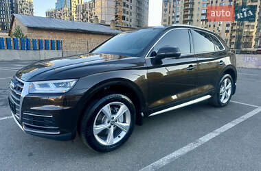 Внедорожник / Кроссовер Audi Q5 2017 в 