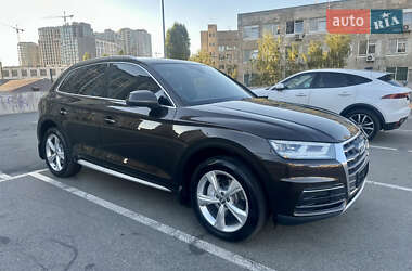 Внедорожник / Кроссовер Audi Q5 2017 в 